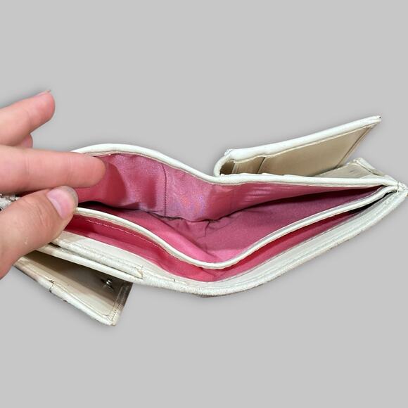 Vintage Coach White Leather Trifold Wallet with Pink Interior - Picture 6 of 7